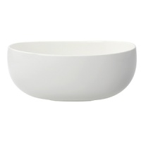 Villeroy & Boch's Urban Nature large oval vegetable bowl brings a dynamic new dimension to your table setting. The elegant bone-white porcelain pieces assume fluid, organic shapes for an effect that is both architectural and aerodynamic. Simple yet casually chic, Urban Nature is sure to take your next occasion to unexpected new levels.