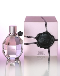 FLOWERBOMB is a floral explosion, a profusion of flowers that has the power to make everything seem more positive. Magically evocative notes will immediately awaken your deepest senses, giving you the impression of living life in your own secret garden away from reality. FLOWERBOMB is a floral explosion, a profusion of flowers that has the power to make everything seem more positive. Magically evocative notes will immediately awaken your deepest senses, giving you the impression of living life in your own secret garden away from reality.