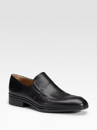 A sophisticated look with heritage appeal in smooth calfskin leather. Leather lining Padded insole Rubber sole Made in Switzerland A sophisticated look with heritage appeal in smooth calfskin leather. Leather lining Padded insole Rubber sole Made in Switzerland