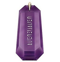 Discover ALIEN, a radiant and mysterious fragrance, the elixir of absolute femininity. The solar revelation is calming and luminous, like a brilliant solar flower. The mysterious revelation is sensual and magnetic, evoking the intriguing scent of wood warmed under intense sunlight. The vibrant revelation is as soft and comforting as the caress of cashmere. Discover ALIEN, a radiant and mysterious fragrance, the elixir of absolute femininity. The solar revelation is calming and luminous, like a brilliant solar flower. The mysterious revelation is sensual and magnetic, evoking the intriguing scent of wood warmed under intense sunlight. The vibrant revelation is as soft and comforting as the caress of cashmere.