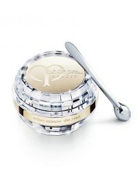 An exceptional, luxurious high-performance eye contour cream that provides anti-wrinkle, anti-dark circle and anti-puffiness benefits to the delicate skin around the eye. Reawakens a brighter, younger, more visibly refreshed look. The specially designed diamond cut applicator massages the eye area to increase surface circulation while the platinum coating delivers a cooling sensation to calm the skin. An exceptional, luxurious high-performance eye contour cream that provides anti-wrinkle, anti-dark circle and anti-puffiness benefits to the delicate skin around the eye. Reawakens a brighter, younger, more visibly refreshed look. The specially designed diamond cut applicator massages the eye area to increase surface circulation while the platinum coating delivers a cooling sensation to calm the skin.