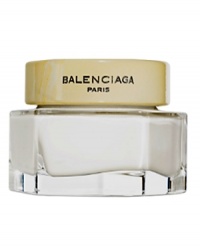 A luxury white cream made with shea butter, it is smooth yet light, and leaves a sensual veil on the skin.