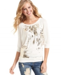 BCX remixes the laid-back raglan top, giving it a major style boost with a brushstroke metallic print! BCX remixes the laid-back raglan top, giving it a major style boost with a brushstroke metallic print!