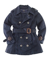 Iconic trench coat details are stylishly updated in durable denim and rendered in an easy cropped silhouette. Iconic trench coat details are stylishly updated in durable denim and rendered in an easy cropped silhouette.