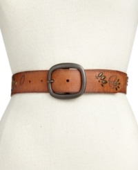 With a vintage chic design, this Fossil belt pairs perfectly with your favorite weekend jeans. With a vintage chic design, this Fossil belt pairs perfectly with your favorite weekend jeans.