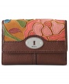 Upgrade your accessories arsenal with this floral pattern wallet from Fossil. Gorgeous leather and vintage-inspired details add instant appeal, while the exquisitely organized interior boasts room for all your essentials
