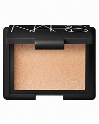 This truly versatile highlighting product may be worn on its own or layered over other color products for added highlight and dimension. The soft, shimmering color will add instant radiance to any complexion, and may be used on the face and body. This truly versatile highlighting product may be worn on its own or layered over other color products for added highlight and dimension. The soft, shimmering color will add instant radiance to any complexion, and may be used on the face and body.