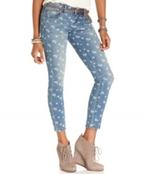 With an allover ditsy floral print, these cropped Free People skinny jeans are oh-so sweet for fall! With an allover ditsy floral print, these cropped Free People skinny jeans are oh-so sweet for fall!