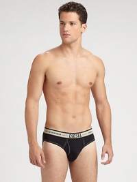 Comfortable, slim-fitting brief crafted in stretch cotton with a wide elasticized logo waistband.Elastic logo waistband95% cotton/5% elastaneMachine washImported Comfortable, slim-fitting brief crafted in stretch cotton with a wide elasticized logo waistband.Elastic logo waistband95% cotton/5% elastaneMachine washImported