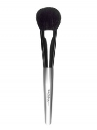 Blush brush delivers a gentle blush look and has tapered sides ensuring mistake proof application. Blush brush delivers a gentle blush look and has tapered sides ensuring mistake proof application.