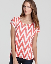A must-have zigzag print and high/low hem bring this Ella Moss top alive with style. A must-have zigzag print and high/low hem bring this Ella Moss top alive with style.