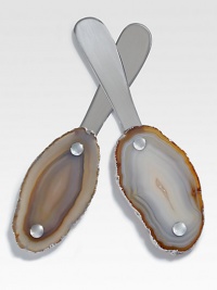 The perfect complement to our Ita plates and Kiva platters, these elegant spreaders are created from semi-precious agate edged in 24-karat gold or sterling silver. Presented in a luxury gift box, the set makes a stunning hostess gift.Each, 1.5LStainless steelAgate handleHand wash with a soft clothImported The perfect complement to our Ita plates and Kiva platters, these elegant spreaders are created from semi-precious agate edged in 24-karat gold or sterling silver. Presented in a luxury gift box, the set makes a stunning hostess gift.Each, 1.5LStainless steelAgate handleHand wash with a soft clothImported