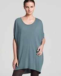 An oversized Helmut Lang top is the perfect piece to balance the season's skinniest jeans for a truly cool finish. An oversized Helmut Lang top is the perfect piece to balance the season's skinniest jeans for a truly cool finish.
