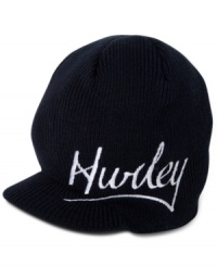 Take on those slopes in sleek style with this visor beanie by Hurley. Take on those slopes in sleek style with this visor beanie by Hurley.