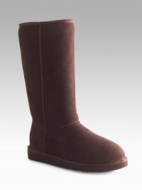 This traditional sheepskin pull-on is comfortably lined with plush shearling for added warmth. Rubber heel, 1 (25mm)Round toeShearling liningRubber soleImportedOUR FIT MODEL RECOMMENDS ordering true whole size; ½ sizes should order the next whole size down. This traditional sheepskin pull-on is comfortably lined with plush shearling for added warmth. Rubber heel, 1 (25mm)Round toeShearling liningRubber soleImportedOUR FIT MODEL RECOMMENDS ordering true whole size; ½ sizes should order the next whole size down.