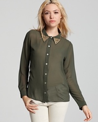 Punk rock crosses the classic button down in this Vintage Havana top--a studded collar is just enough to take this shirt from preppy to punk. Punk rock crosses the classic button down in this Vintage Havana top--a studded collar is just enough to take this shirt from preppy to punk.