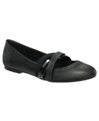 The graceful design of these Mandi flats from Jessica Simpson will add a mature elegance to any outfit. The graceful design of these Mandi flats from Jessica Simpson will add a mature elegance to any outfit.