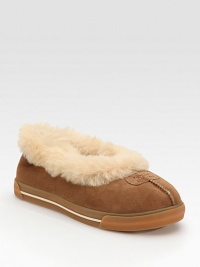 Cozy, soft suede style fully lined in genuine sheepskin.Platform, 1 (25mm) Front logo patch Suede upper Sheepskin lining Padded insole Rubber sole ImportedOUR FIT MODEL RECOMMENDS ordering one size up as this style runs small. Cozy, soft suede style fully lined in genuine sheepskin.Platform, 1 (25mm) Front logo patch Suede upper Sheepskin lining Padded insole Rubber sole ImportedOUR FIT MODEL RECOMMENDS ordering one size up as this style runs small.