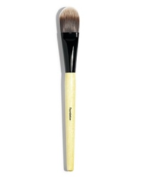 Achieve flawless foundation application with this brush. Creates a polished look with full coverage. Can be used with all our foundation formulas. Achieve flawless foundation application with this brush. Creates a polished look with full coverage. Can be used with all our foundation formulas.