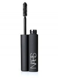 Lush. Lavish. Dramatically Full. This Volumizing Mascara boosts lash volume and curl with every stroke. Signature honeycomb brush coats every lash without smudging or flaking. 