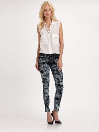 Your favorite denim skinnies, tie-dyed and cropped just above the ankleTHE FITSkinny fitRise, about 8Inseam, about 29THE DETAILSZip flyFive-pocket styleAnkle zippers70% lyocell/28% cotton/2% elastaneHand washMade in USAModel shown is 5'10 (177cm) wearing US size 4. Your favorite denim skinnies, tie-dyed and cropped just above the ankleTHE FITSkinny fitRise, about 8Inseam, about 29THE DETAILSZip flyFive-pocket styleAnkle zippers70% lyocell/28% cotton/2% elastaneHand washMade in USAModel shown is 5'10 (177cm) wearing US size 4.