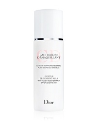 A silky cleansing milk that gently and effectively removes makeup and impurities from the skin, while hydrating and soothing dry and sensitive skin. A silky cleansing milk that gently and effectively removes makeup and impurities from the skin, while hydrating and soothing dry and sensitive skin.