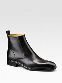 A sophisticated dress style with an ankle height and renowned Swiss craftsmanship in water-resistant calfskin leather. Leather lining Padded insole Rubber sole Made in Switzerland A sophisticated dress style with an ankle height and renowned Swiss craftsmanship in water-resistant calfskin leather. Leather lining Padded insole Rubber sole Made in Switzerland