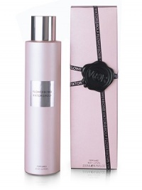 Full-bodied and opulent, Flowerbomb lotion is a floral explosion, a profusion of flowers that has the power to make everything seem more positive. Leaves the skin luxuriously smooth and scented. 6.7 oz. Full-bodied and opulent, Flowerbomb lotion is a floral explosion, a profusion of flowers that has the power to make everything seem more positive. Leaves the skin luxuriously smooth and scented. 6.7 oz.