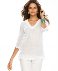 Inspired by beach style but still ultra-chic, this Ellen Tracy tunic works in the sun and on city streets alike! Inspired by beach style but still ultra-chic, this Ellen Tracy tunic works in the sun and on city streets alike!