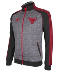 Pay tribute to the Chicago Bulls wearing their colors in this static jacket by adidas. Pay tribute to the Chicago Bulls wearing their colors in this static jacket by adidas.
