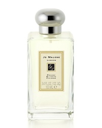 The scent of clementine leaves in the morning dew sparkles above a heart of orange blossom and water lily, transporting the wearer to a garden oasis. The scent of clementine leaves in the morning dew sparkles above a heart of orange blossom and water lily, transporting the wearer to a garden oasis.