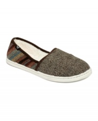 Easy, retro style is a shoe away. Let the Pier faux-fur skimmer flats by Roxy add some vintage flair to your day. Easy, retro style is a shoe away. Let the Pier faux-fur skimmer flats by Roxy add some vintage flair to your day.