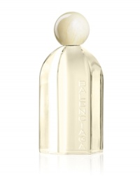 A lovely paradox. A demure violet with airy blossom and delicate peppery notes. A fragrance that is mysterious and fragile yet leaves a lasting trail. A lovely paradox. A demure violet with airy blossom and delicate peppery notes. A fragrance that is mysterious and fragile yet leaves a lasting trail.
