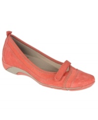 A dream come true: ballet flats with the comfort of sneakers. The Yesenia shoes by Naturalizer will be your new favorite shoes for running errands. A dream come true: ballet flats with the comfort of sneakers. The Yesenia shoes by Naturalizer will be your new favorite shoes for running errands.