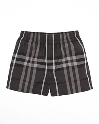Classic cotton boxer shorts adorned with Burberry's iconic check. Classic cotton boxer shorts adorned with Burberry's iconic check.