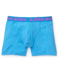 These sporty neon trunks from Bjorn Borg provide you with a comfortable layer that fits your body perfectly and brightens up your day to boot. These sporty neon trunks from Bjorn Borg provide you with a comfortable layer that fits your body perfectly and brightens up your day to boot.