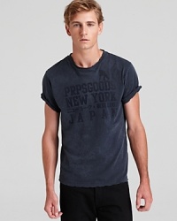 This soft, comfortable tee offers a reliable solution on weekends and makes a great layering piece underneath your relaxed button-downs. This soft, comfortable tee offers a reliable solution on weekends and makes a great layering piece underneath your relaxed button-downs.