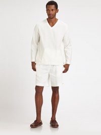 The season's easiest throw-and-go look in summerweight linen and cotton and a comfortable fit to savor. V-neck55% linen/45% cottonMachine washImported The season's easiest throw-and-go look in summerweight linen and cotton and a comfortable fit to savor. V-neck55% linen/45% cottonMachine washImported