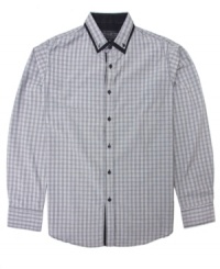 Rock the details. This shirt from No Retreat has a touch of contrast for a look that's always cool. Rock the details. This shirt from No Retreat has a touch of contrast for a look that's always cool.