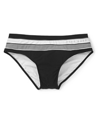 Get lots of sun in these color-blocked swim briefs, designed with a classic trim silhouette. Get lots of sun in these color-blocked swim briefs, designed with a classic trim silhouette.