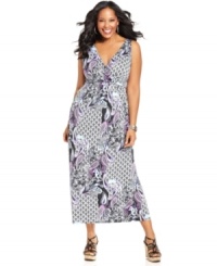 This season is all about standout prints, so snag Elementz' sleeveless plus size maxi dress! This season is all about standout prints, so snag Elementz' sleeveless plus size maxi dress!