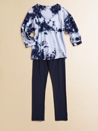 A distinctive tie-dye design and on-trend hi-lo hem add style to this soft knit.ScoopneckThree-quarter sleevesPullover stylePatch pocketHi-lo hem50% modal/50% supimaMachine washImported A distinctive tie-dye design and on-trend hi-lo hem add style to this soft knit.ScoopneckThree-quarter sleevesPullover stylePatch pocketHi-lo hem50% modal/50% supimaMachine washImported
