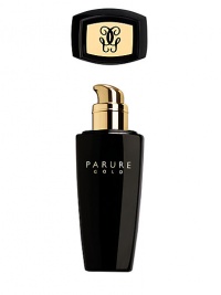 Introducing a foundation that revives and illuminates the skin, restoring luster and revitalizing skin in the long term, thanks to the exclusive double-sided Gold Radiance Pigment. The opaque side targets imperfections and dull zones, while the golden side reflects light. Introducing a foundation that revives and illuminates the skin, restoring luster and revitalizing skin in the long term, thanks to the exclusive double-sided Gold Radiance Pigment. The opaque side targets imperfections and dull zones, while the golden side reflects light.