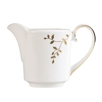 Vera Wang, in collaboration with Wedgwood, has designed a tableware collection full of understated elegance, classic beauty that embraces the ultra chic, sophisticated style that Vera is known for. Gilded Leaf takes its inspiration from the Greek and Neo-classical accents used in Vera Wangs Spring 2008 Bridal Collection. The gold and platinum mixed motifs invoke themes of nature and spring with graceful and subtle flourishes. This collection is designed to stand-alone or to mix and match. Vera Wang, in collaboration with Wedgwood, has designed a tableware collection full of understated elegance, classic beauty that embraces the ultra chic, sophisticated style that Vera is known for. Gilded Leaf takes its inspiration from the Greek and Neo-classical accents used in Vera Wangs Spring 2008 Bridal Collection. The gold and platinum mixed motifs invoke themes of nature and spring with graceful and subtle flourishes. This collection is designed to stand-alone or to mix and match.