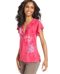 Fluttering sleeves and a lovely floral print add up to one must-have tee from Style&co. Fluttering sleeves and a lovely floral print add up to one must-have tee from Style&co.
