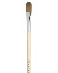 A broad, flat brush to apply concealer evenly and smoothly around the eyes or foundation all over the face. Made of synthetic materials.