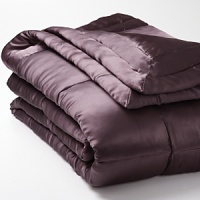 Luxurious 100% silk quilt is accented with a tufted border, reversing to cotton sateen. Luxurious 100% silk quilt is accented with a tufted border, reversing to cotton sateen.