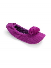 THE LOOKCable-knit cashmere with pom-pom trimElasticized edgeBack pull tabComes in a drawstring bagTHE MATERIALCashmere upperSatin polyester liningPolyurethane soleCARE & ORIGINDry cleanImported THE LOOKCable-knit cashmere with pom-pom trimElasticized edgeBack pull tabComes in a drawstring bagTHE MATERIALCashmere upperSatin polyester liningPolyurethane soleCARE & ORIGINDry cleanImported