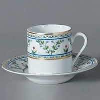 Indulge yourself in color, charm and elegance. A perfect balance of florals and delicate design between borders of gold. Indulge yourself in color, charm and elegance. A perfect balance of florals and delicate design between borders of gold.