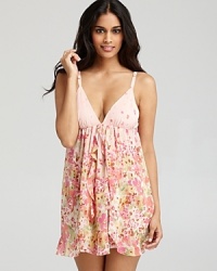 A painterly print adorns this feminine chemise from Oscar de la Renta Pink Label. A painterly print adorns this feminine chemise from Oscar de la Renta Pink Label.